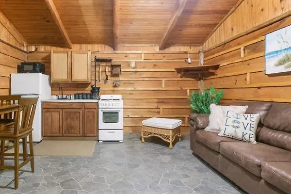 Spacious Wooden Suite #4 By The Lake At Texoma Shores Resort